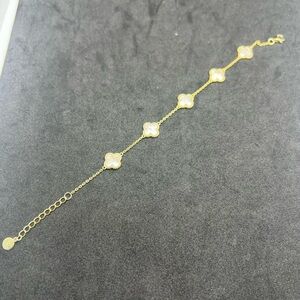 Elegant Gold and White Clover Bracelet